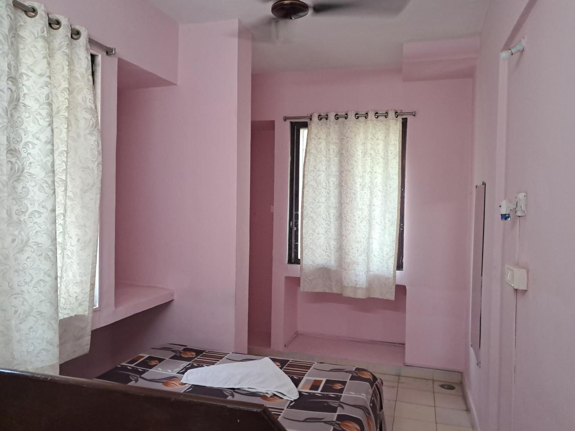 Haritha Apartments, Helpful Staff, Near Bus & Railway Station, Geyser, Tv, Best Priced Family-Only Apartments In Tirupati, Big Families, Groups Welcome Esterno foto