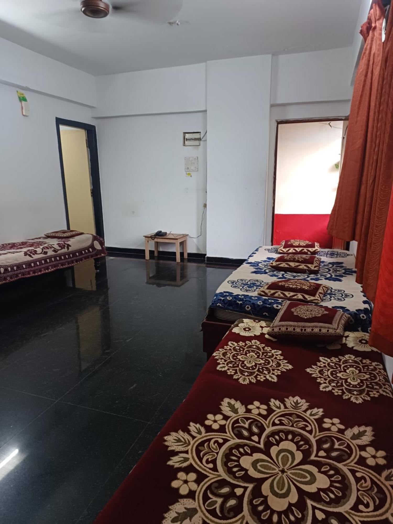 Haritha Apartments, Helpful Staff, Near Bus & Railway Station, Geyser, Tv, Best Priced Family-Only Apartments In Tirupati, Big Families, Groups Welcome Esterno foto