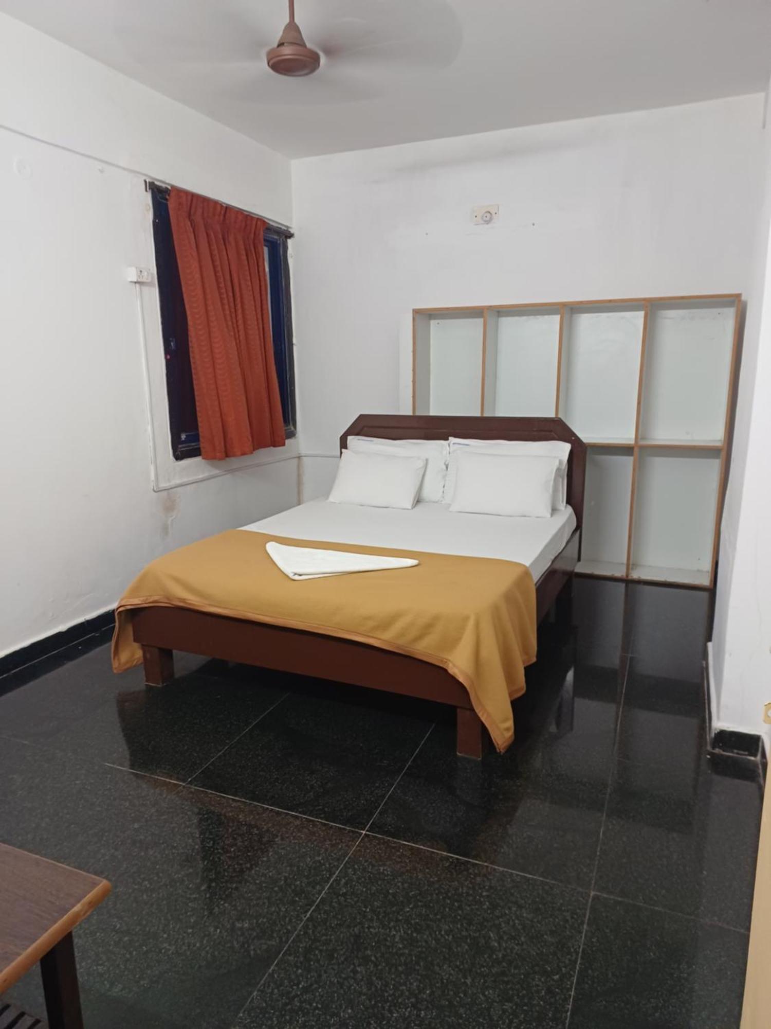 Haritha Apartments, Helpful Staff, Near Bus & Railway Station, Geyser, Tv, Best Priced Family-Only Apartments In Tirupati, Big Families, Groups Welcome Esterno foto