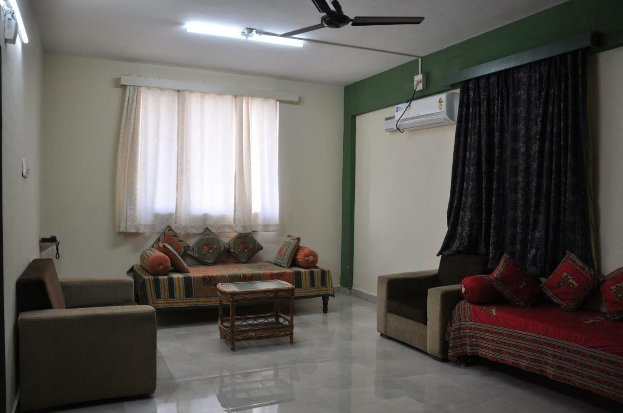 Haritha Apartments, Helpful Staff, Near Bus & Railway Station, Geyser, Tv, Best Priced Family-Only Apartments In Tirupati, Big Families, Groups Welcome Esterno foto