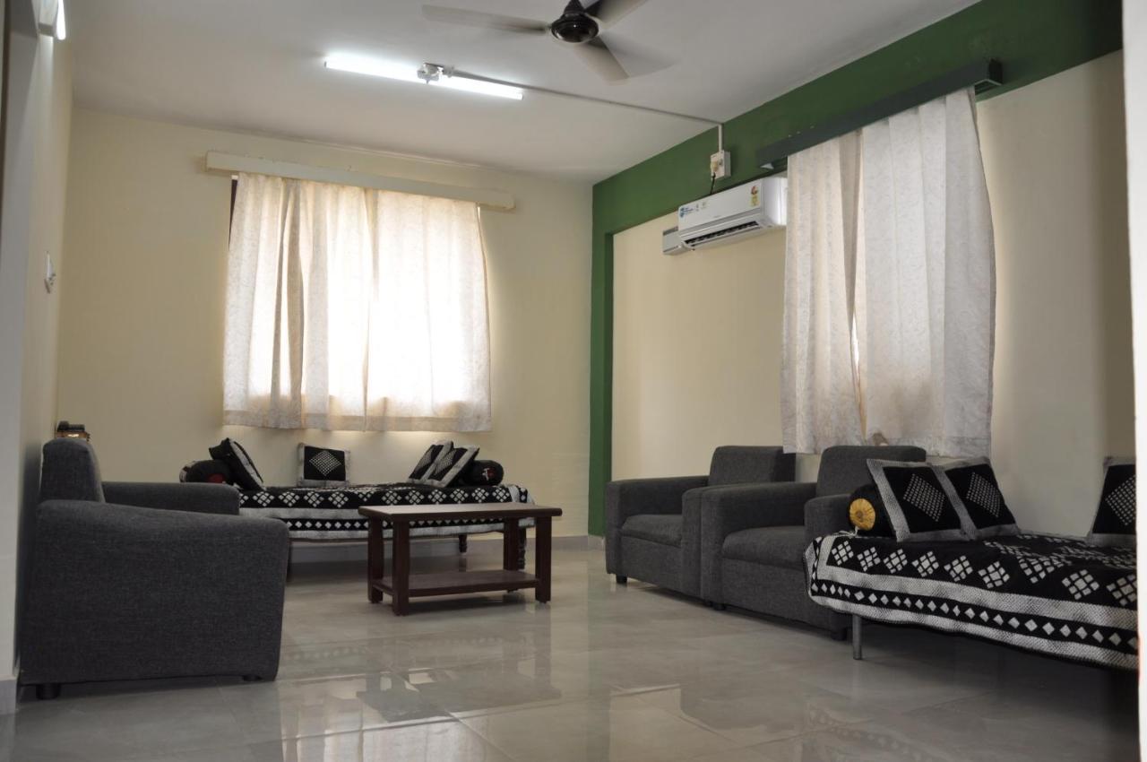 Haritha Apartments, Helpful Staff, Near Bus & Railway Station, Geyser, Tv, Best Priced Family-Only Apartments In Tirupati, Big Families, Groups Welcome Esterno foto